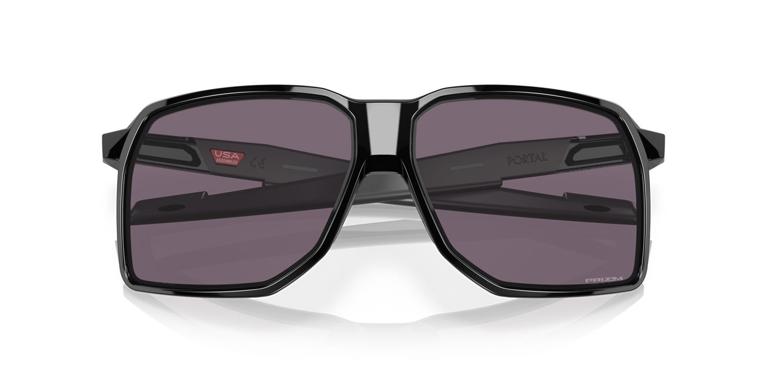 Sonnenbrillen Oakley Portal OO 9446 (944601) farbe carbonio form rechteckig gläser prizm grey