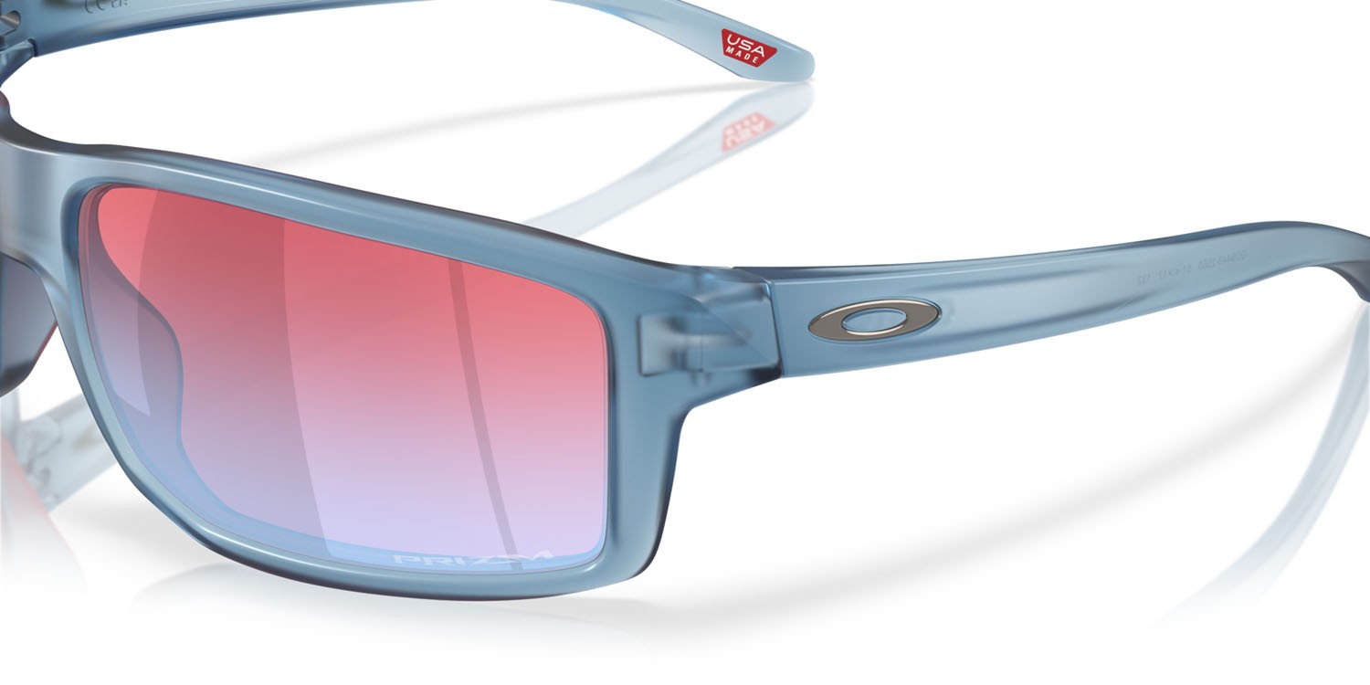 Occhiali da sole Oakley Gibston OO 9449 (944925) colore stonewash trasparente opaco forma rettangolare lenti prizm snow sapphire