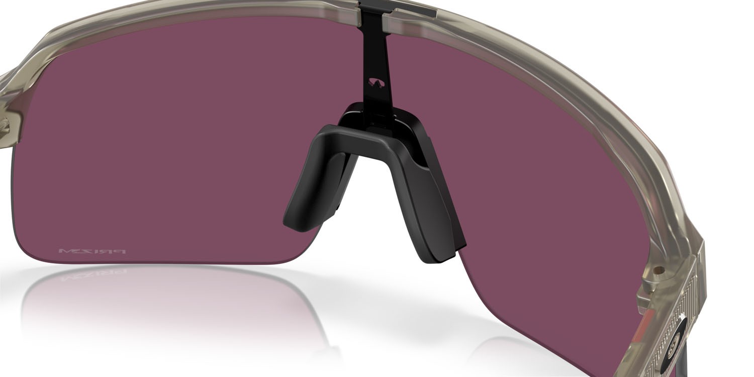 Sonnenbrillen Oakley Sutro Lite OO 9463 (946370) farbe grey ink opaco form maske gläser prizm road black