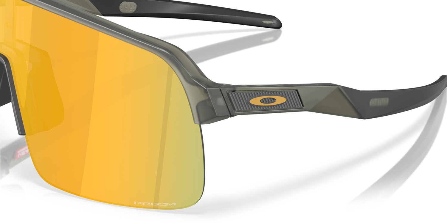Sonnenbrillen Oakley Sutro Lite OO 9463 (946377) farbe inchiostro oliva trasparente form maske gläser prizm 24k