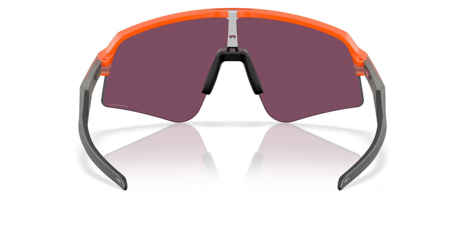 Occhiali da sole Oakley Sutro Lite Sweep OO 9465 (946530) colore arancione neon opaco forma mask lenti prizm road black