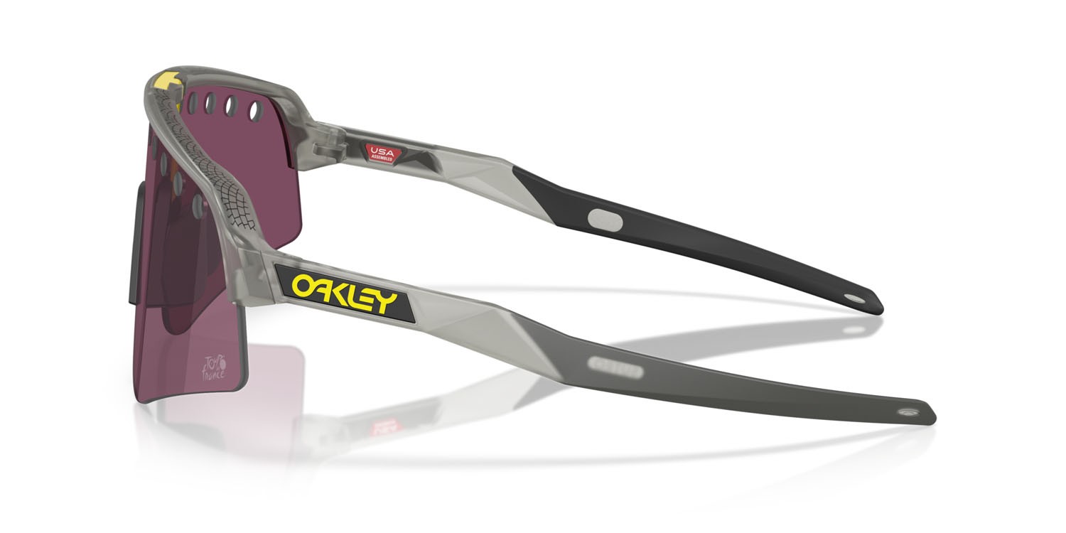Occhiali da sole Oakley Sutro Lite Sweep Tour de France OO 9465 (946532) colore tour de france grigio opaco/inchiostro forma mask lenti prizm road black