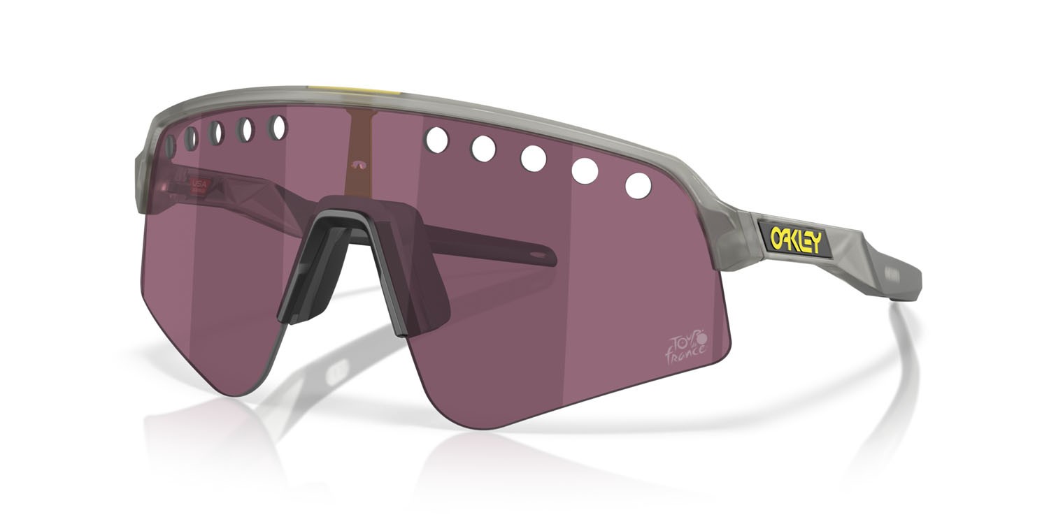 Occhiali da sole Oakley Sutro Lite Sweep Tour de France OO 9465 (946532) colore tour de france grigio opaco/inchiostro forma mask lenti prizm road black