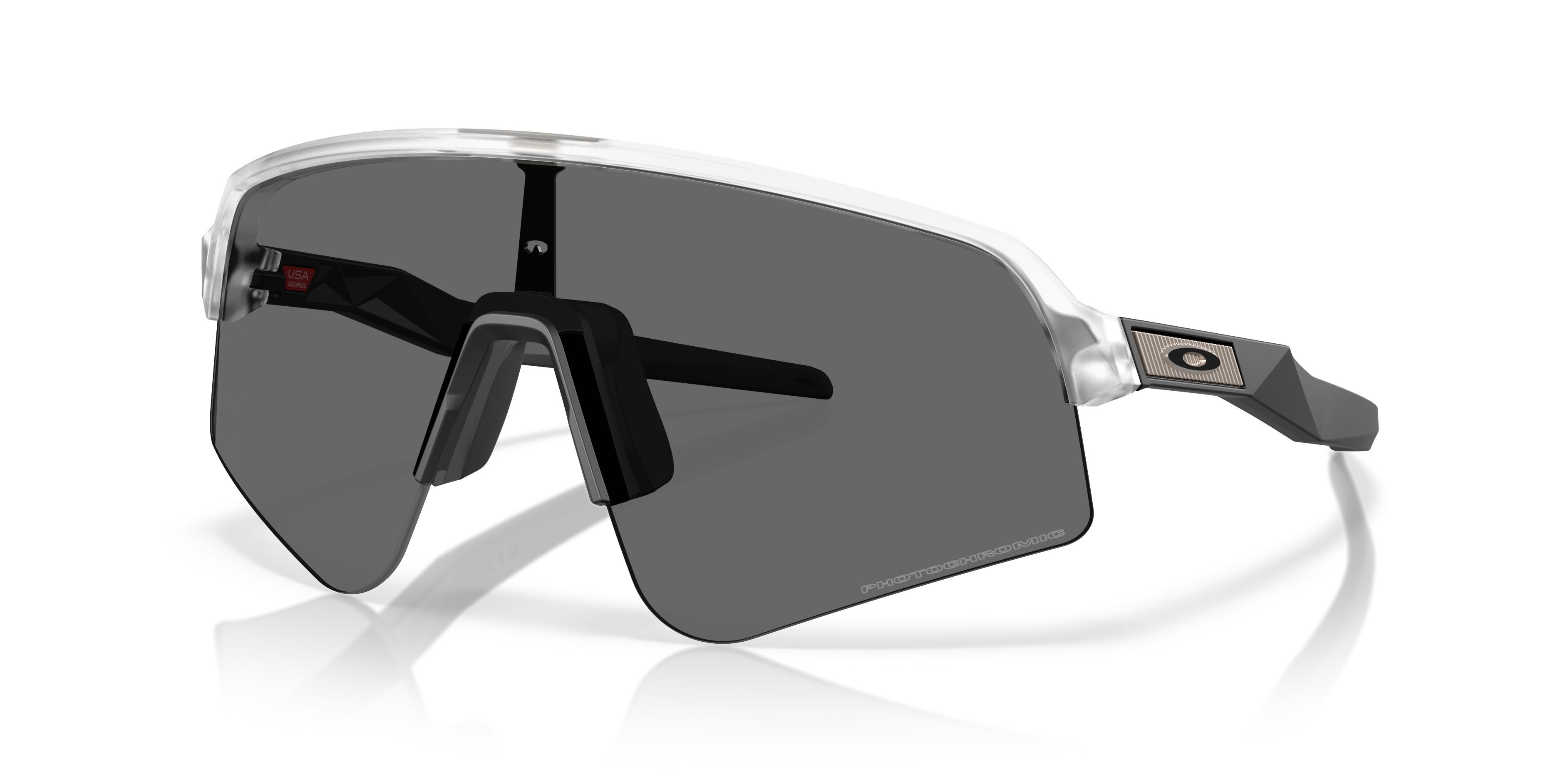 Occhiali da sole Oakley Sutro Lite Sweep OO 9465 (946539) colore trasparente opaco forma mask lenti clear to black iridium photochromic