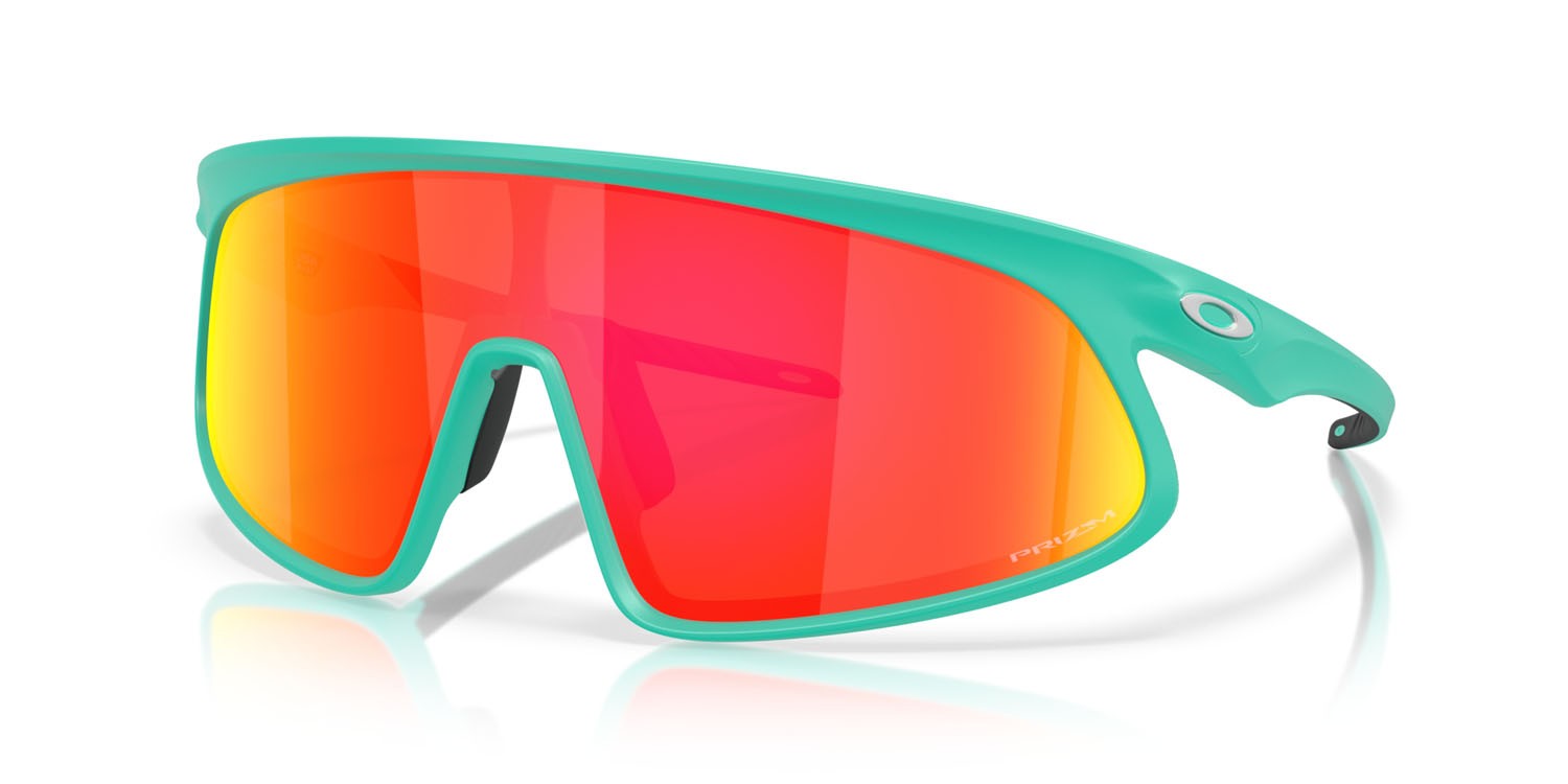 Sonnenbrillen Oakley RSLV OO 9484D (948405) farbe celeste opaco form rechteckig gläser prizm ruby