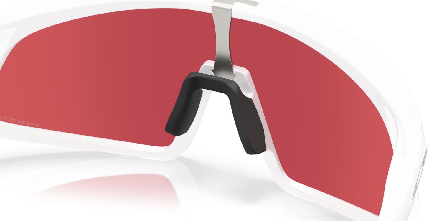 Sonnenbrillen Oakley RSLV OO 9484D (948408) farbe bianco opaco form rechteckig gläser prizm snow sapphire