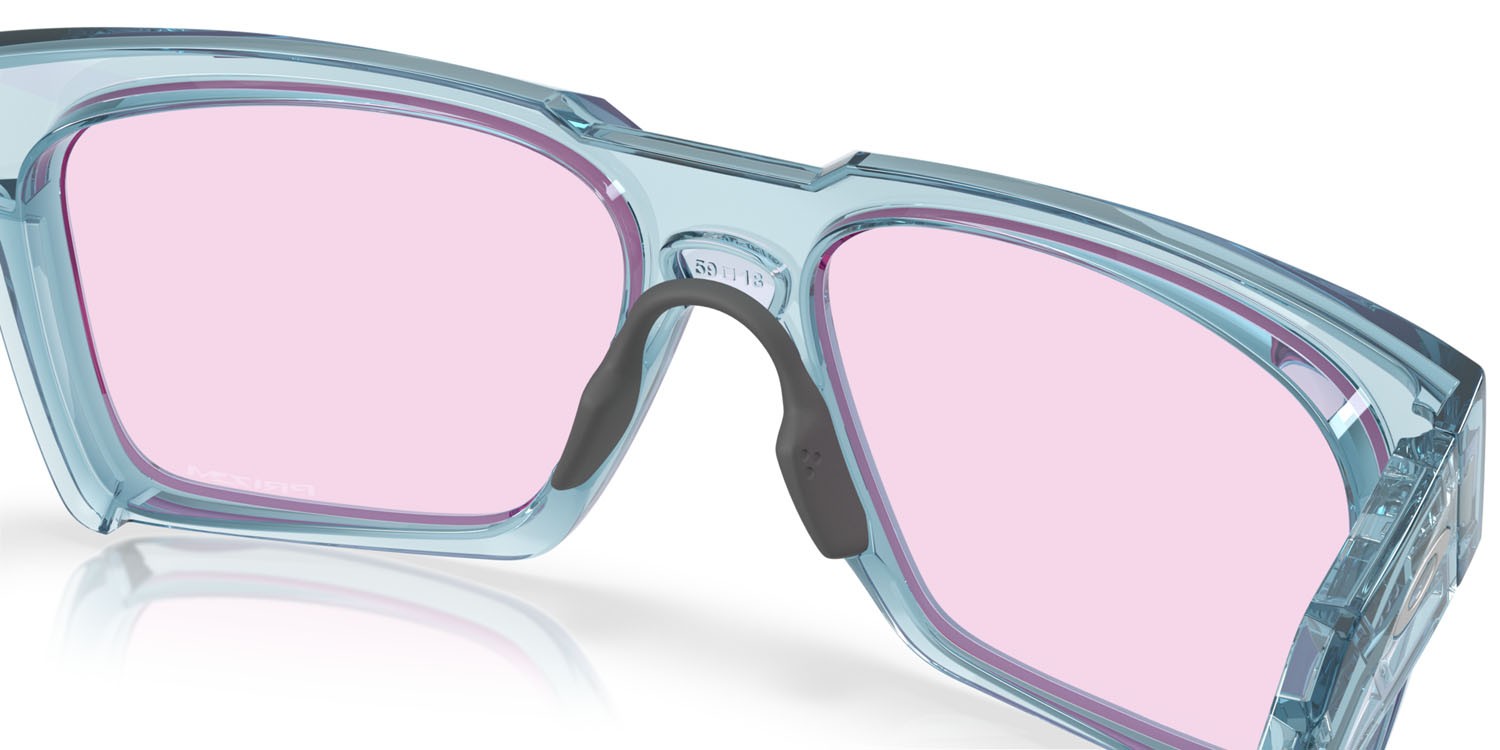 Occhiali da sole Oakley Enigma Ink OO 9485 (948503) colore stonewash trasparente lucido forma quadrato lenti prizm low light