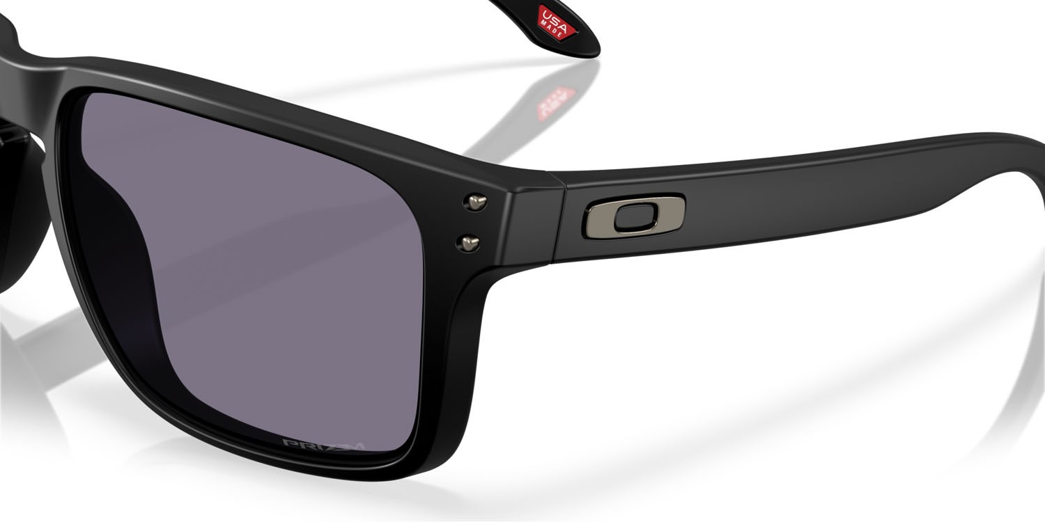 Sonnenbrillen Oakley Holbrook XXL OO 9487 (948701) farbe nero opaco form rechteckig gläser prizm grey