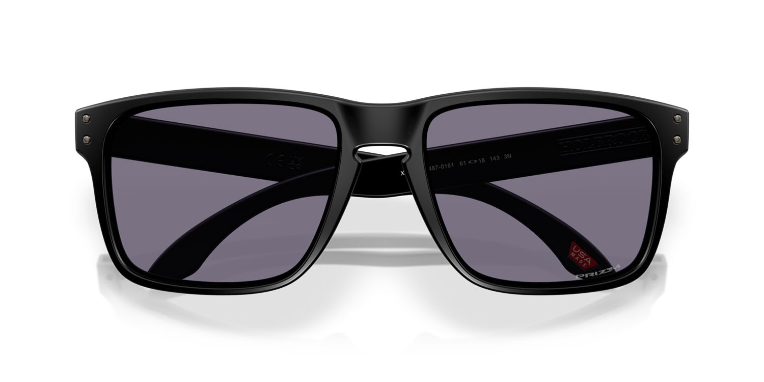 Sonnenbrillen Oakley Holbrook XXL OO 9487 (948701) farbe nero opaco form rechteckig gläser prizm grey