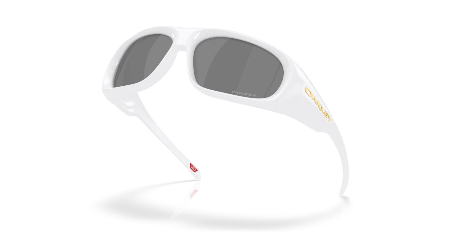 Occhiali da sole Oakley Belleville OO 9491 (949102) colore bianco perla forma rettangolare lenti prizm black