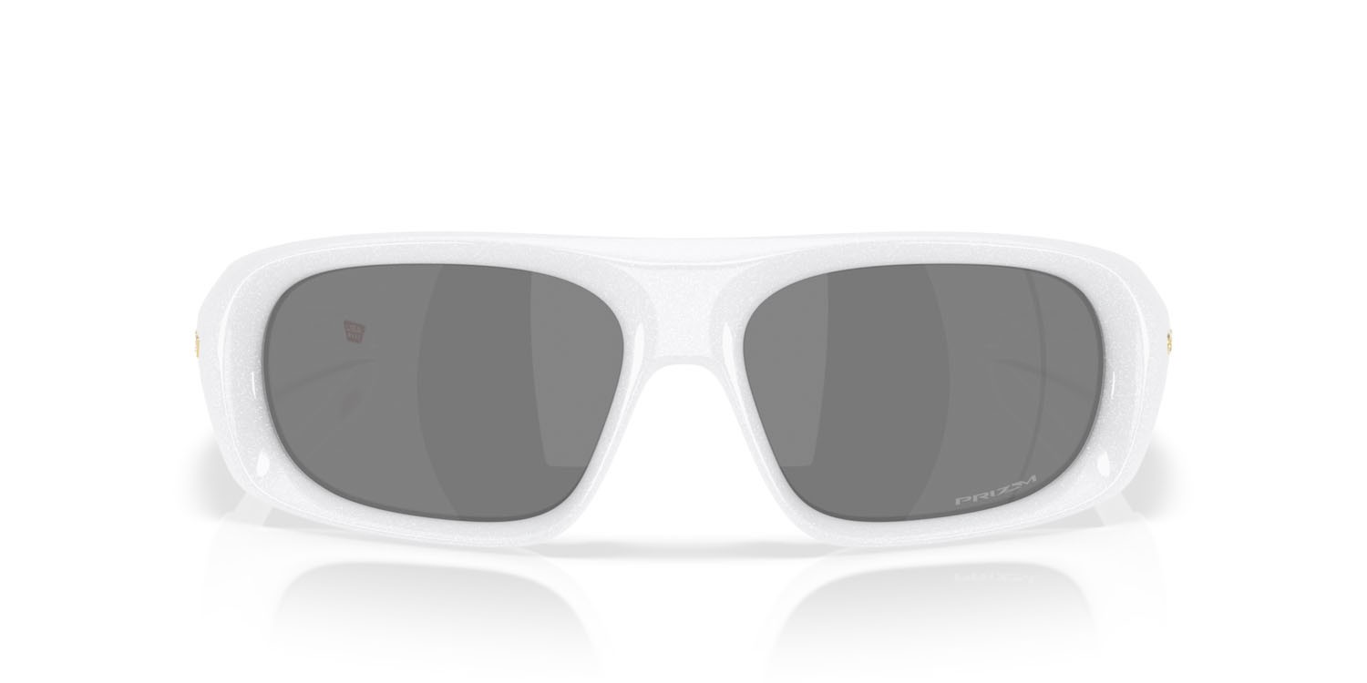 Occhiali da sole Oakley Belleville OO 9491 (949102) colore bianco perla forma rettangolare lenti prizm black