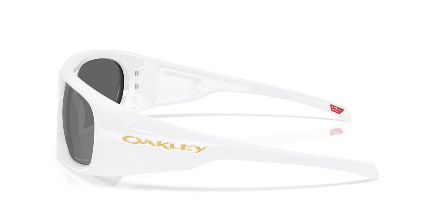 Occhiali da sole Oakley Belleville OO 9491 (949102) colore bianco perla forma rettangolare lenti prizm black
