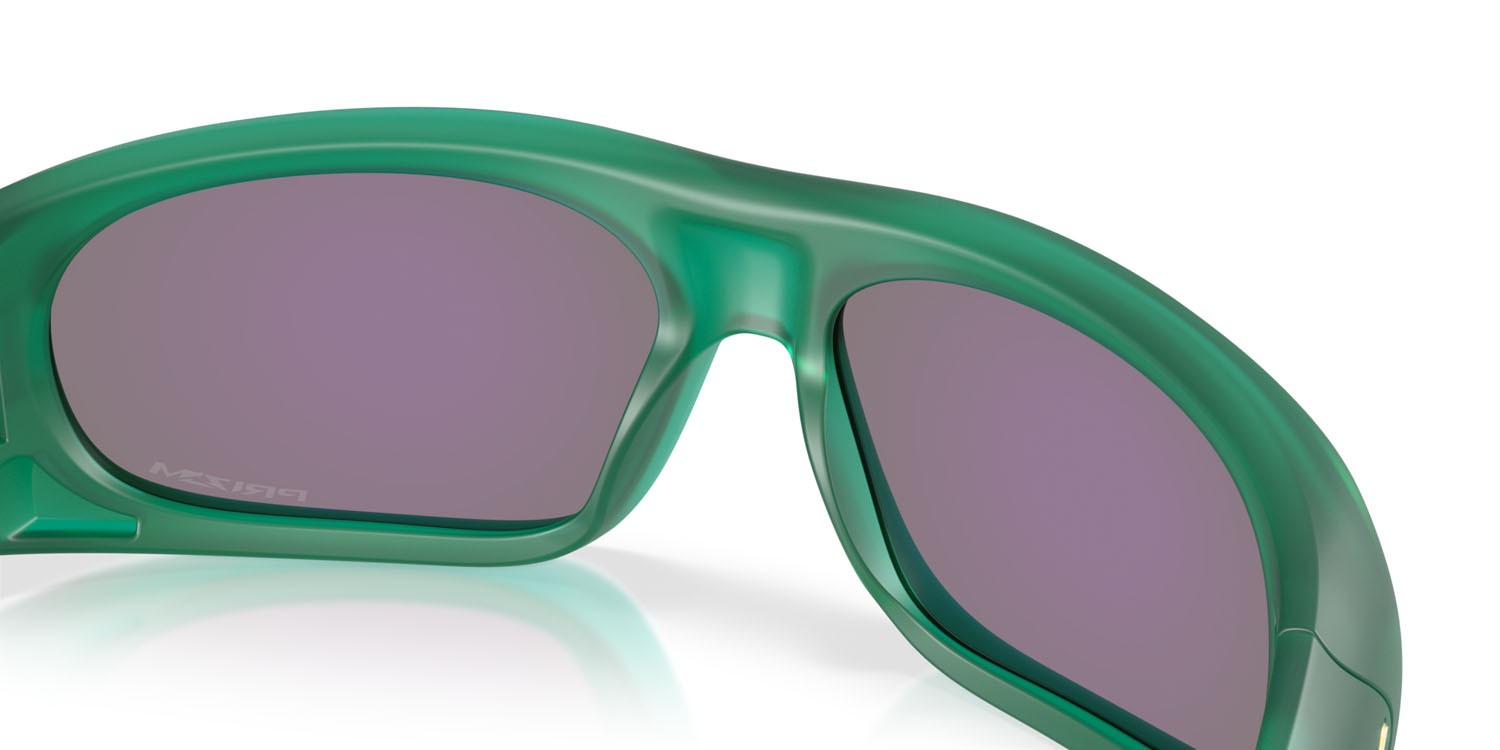 Occhiali da sole Oakley Belleville OO 9491 (949104) colore verde veronese trasparente opaco forma rettangolare lenti prizm jade