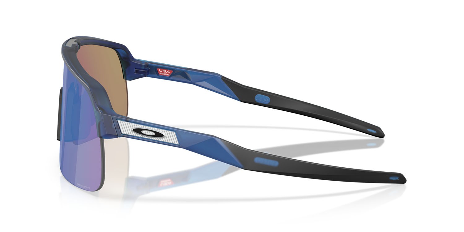 Sonnenbrillen Oakley Sutro Lite S OO 9496 (949603) farbe blu opaco trasparente form rechteckig gläser prizm sapphire