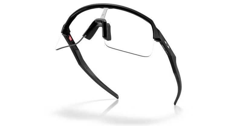 Sonnenbrillen Oakley Sutro Lite S OO 9496 (949607) farbe nero opaco form rechteckig gläser clear to black iridium photochromic