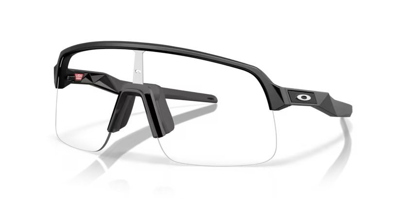 Sonnenbrillen Oakley Sutro Lite S OO 9496 (949607) farbe nero opaco form rechteckig gläser clear to black iridium photochromic