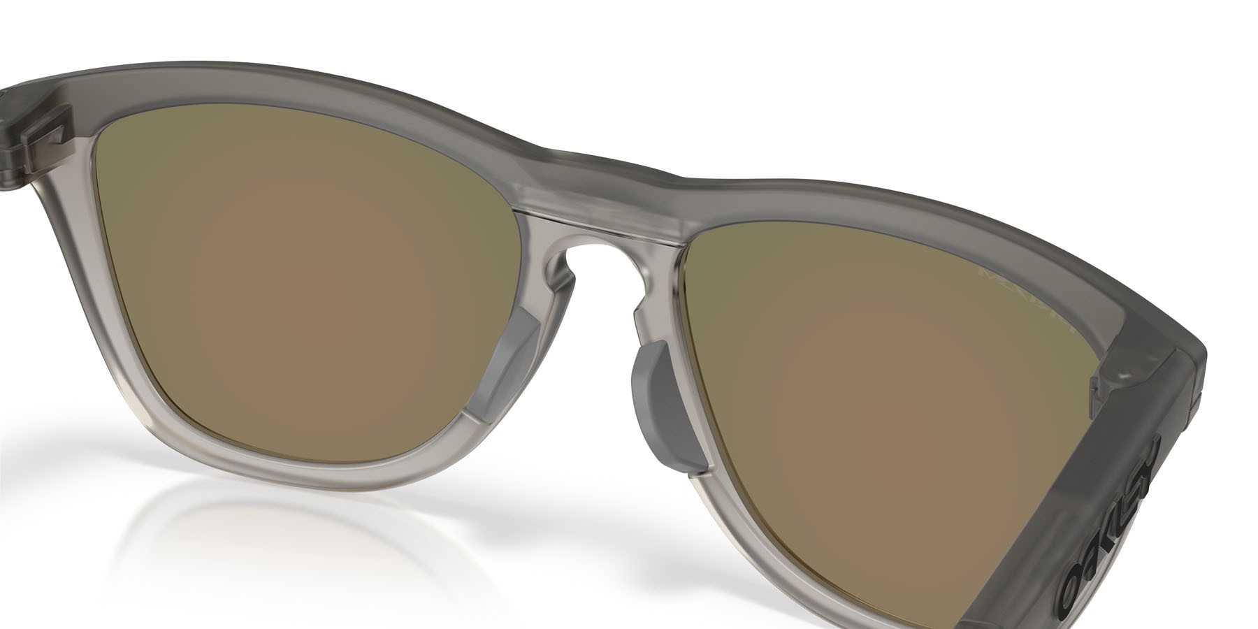 Sonnenbrillen Oakley Frogskins Range XL OO 9503 (950301) farbe grigio fumo opaco/inchiostro grigio form rund gläser prizm ruby
