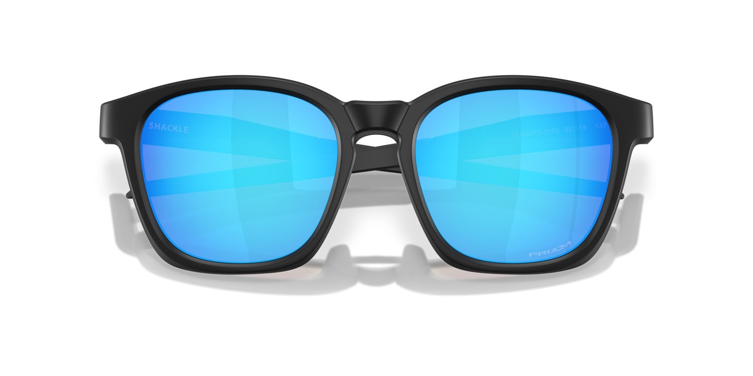 Sonnenbrillen Oakley Shackle OO 9507D (950701) farbe nero opaco form quadratisch gläser prizm sapphire