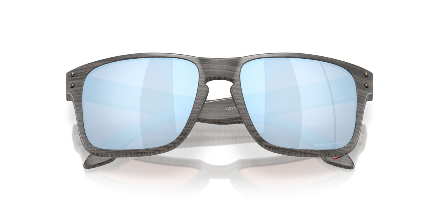 Sonnenbrillen Oakley Holbrook S OO 9509 (950905) farbe woodgrain form quadratisch gläser prizm deep water polarized