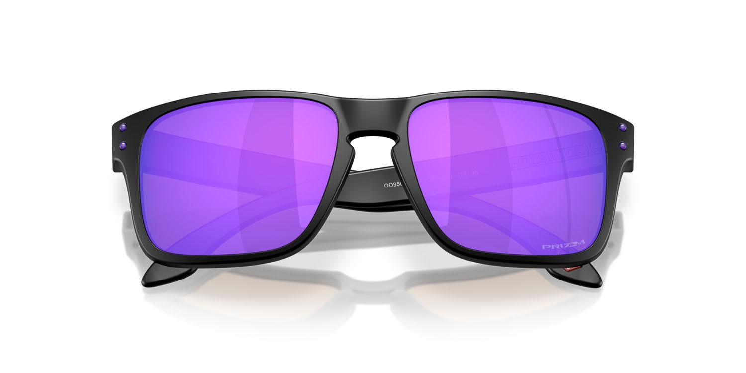 Occhiali da sole Oakley Holbrook S OO 9509 (950906) colore nero opaco forma quadrato lenti prizm violet