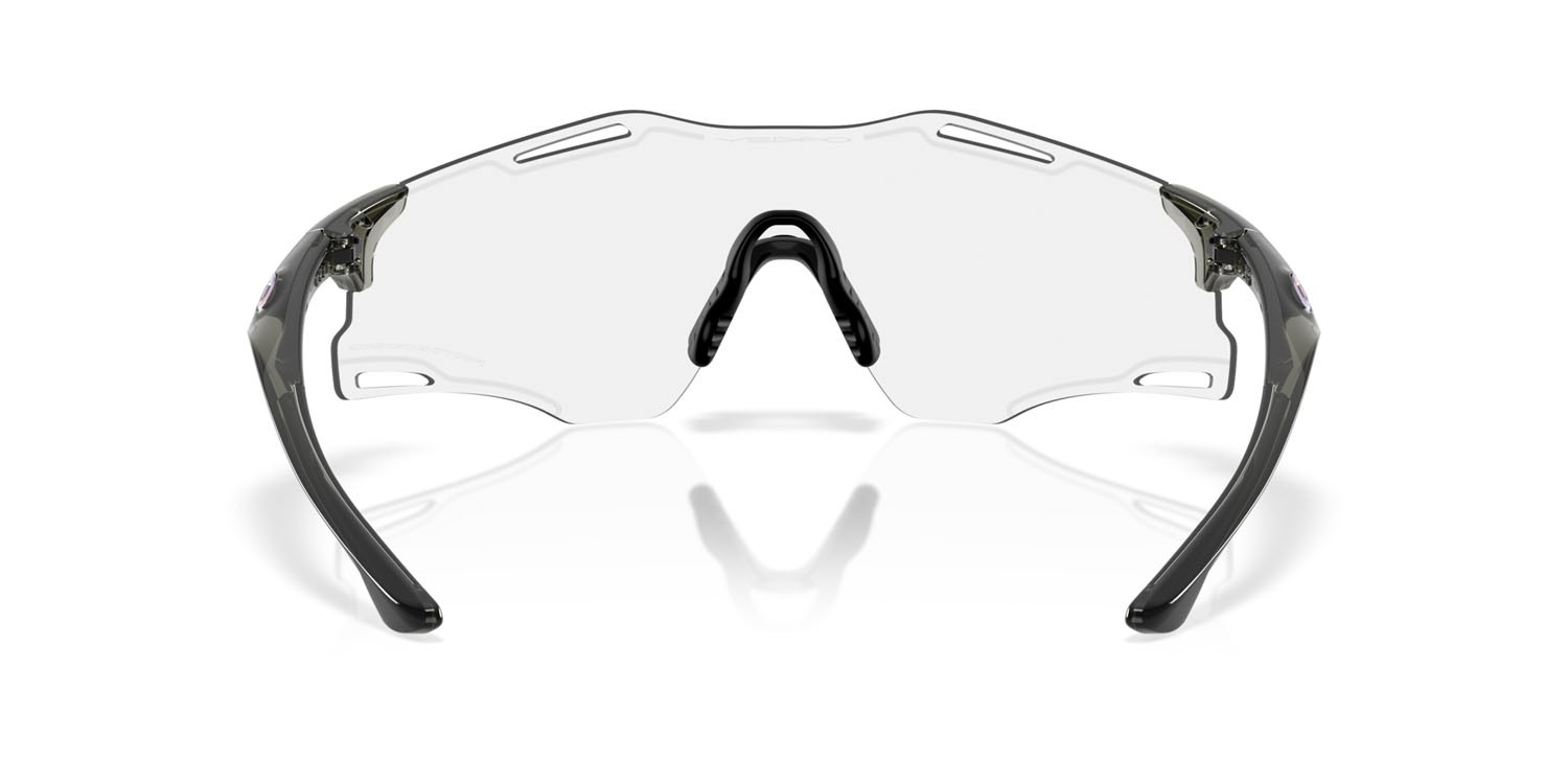 Sonnenbrillen Oakley Cybr Zero OO 9512D (951206) farbe grigio fumo traslucido form rechteckig gläser clear to black iridium photochromic