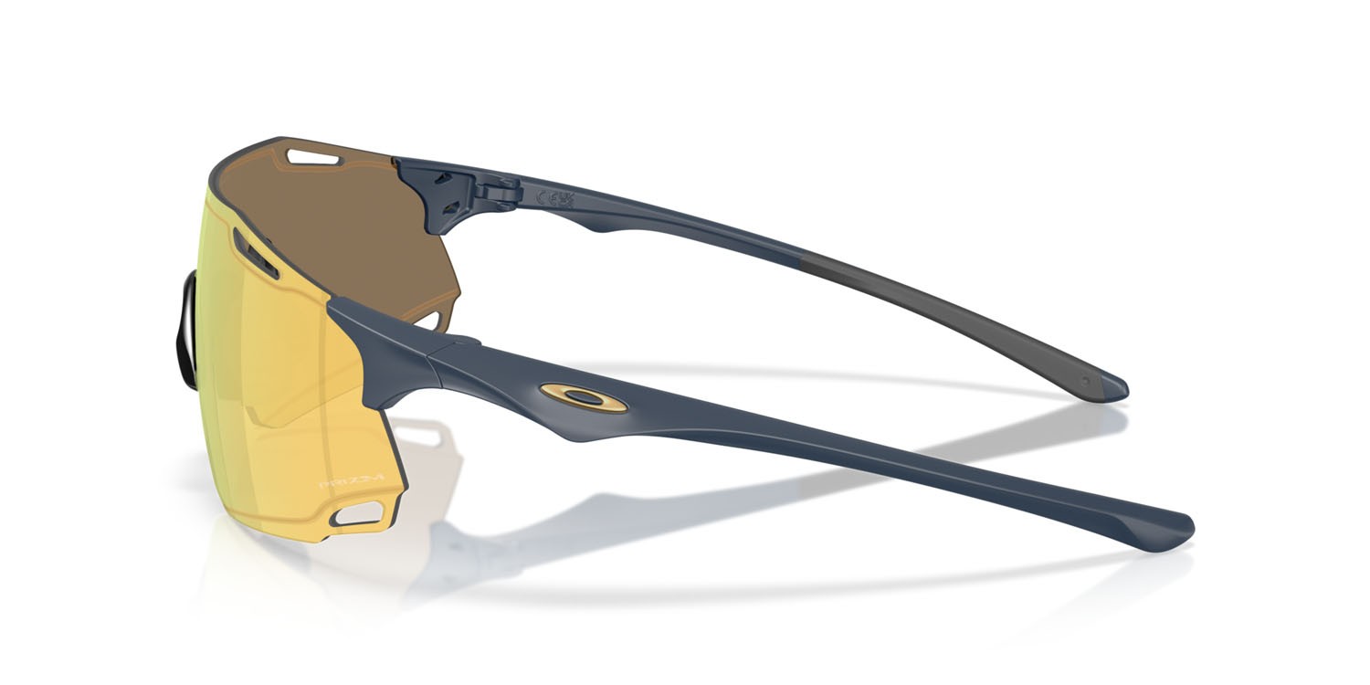 Sonnenbrillen Oakley Cybr Dyno OO 9513D (951306) farbe blu abisso opaco form rechteckig gläser prizm 24k