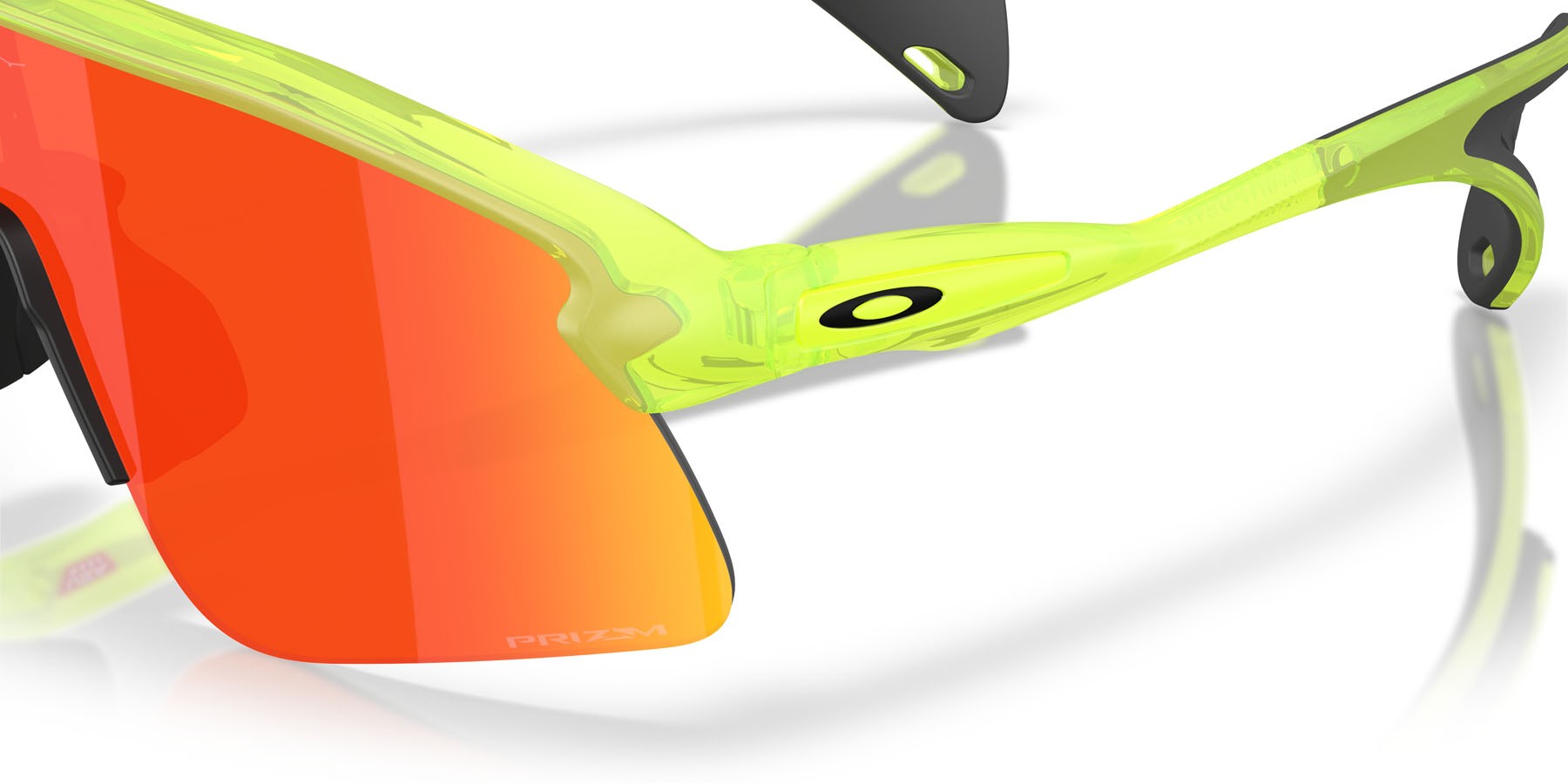 Sonnenbrillen Oakley Stunt Devil S OO 9518 (951803) farbe uranio opaco form rechteckig gläser prizm ruby