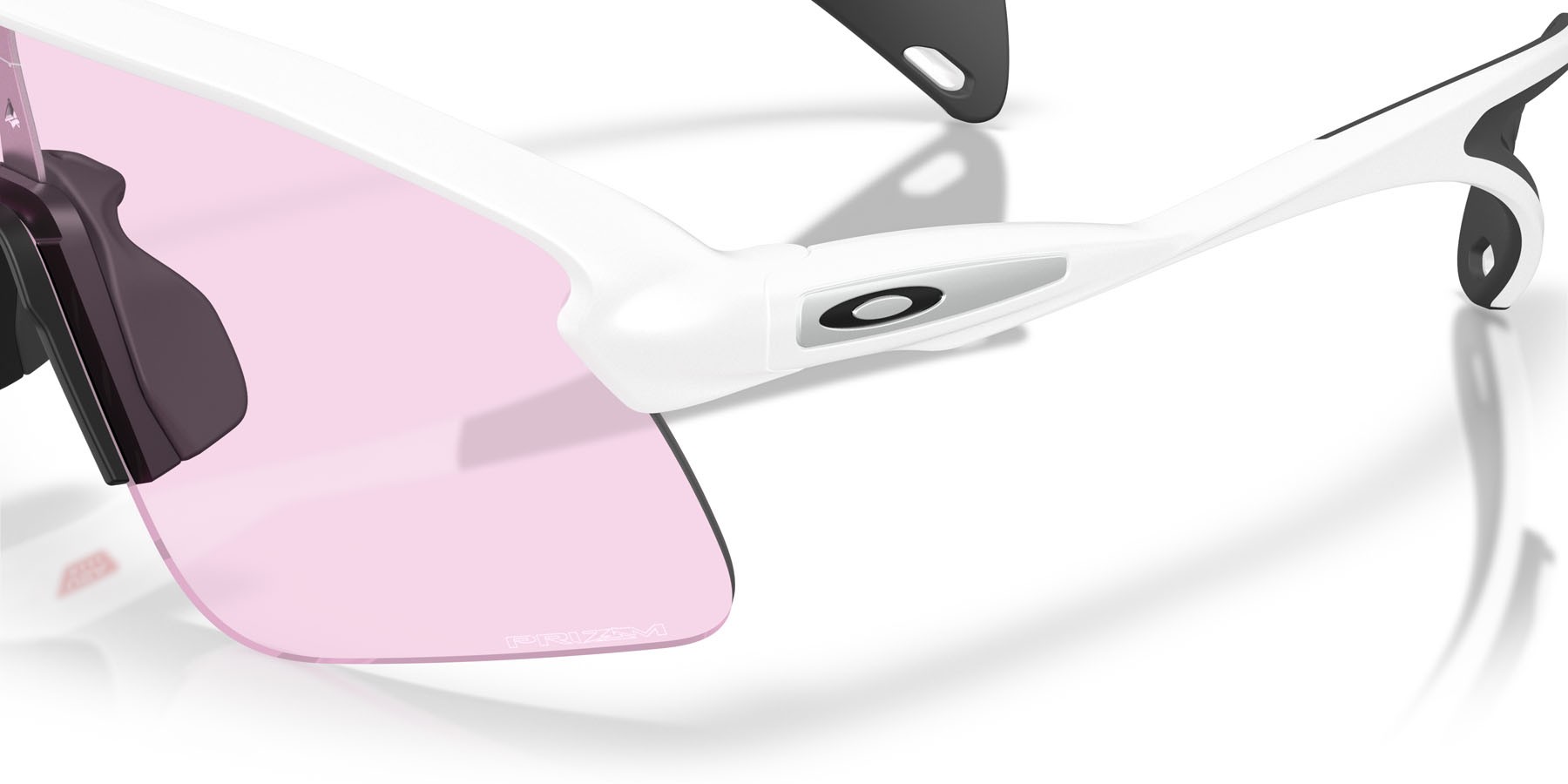 Sonnenbrillen Oakley Stunt Devil S OO 9518 (951807) farbe bianco opaco form rechteckig gläser prizm low light