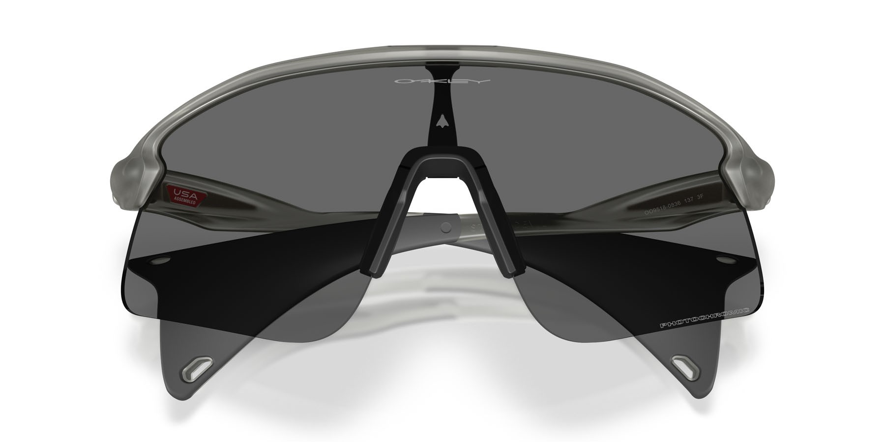 Sonnenbrillen Oakley Stunt Devil S OO 9518 (951808) farbe grey ink opaco form rechteckig gläser clear to black iridium photochromic