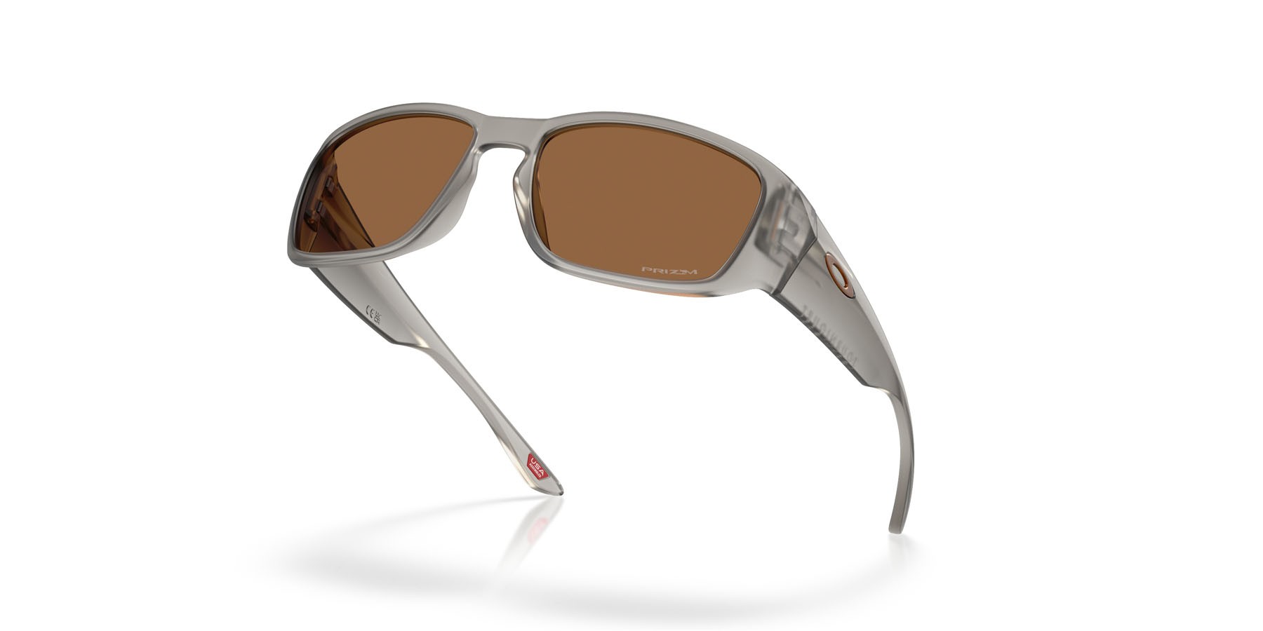 Sonnenbrillen Oakley Tourniquet OO 9521 (952102) farbe grigio fumo opaco form quadratisch gläser prizm bronze