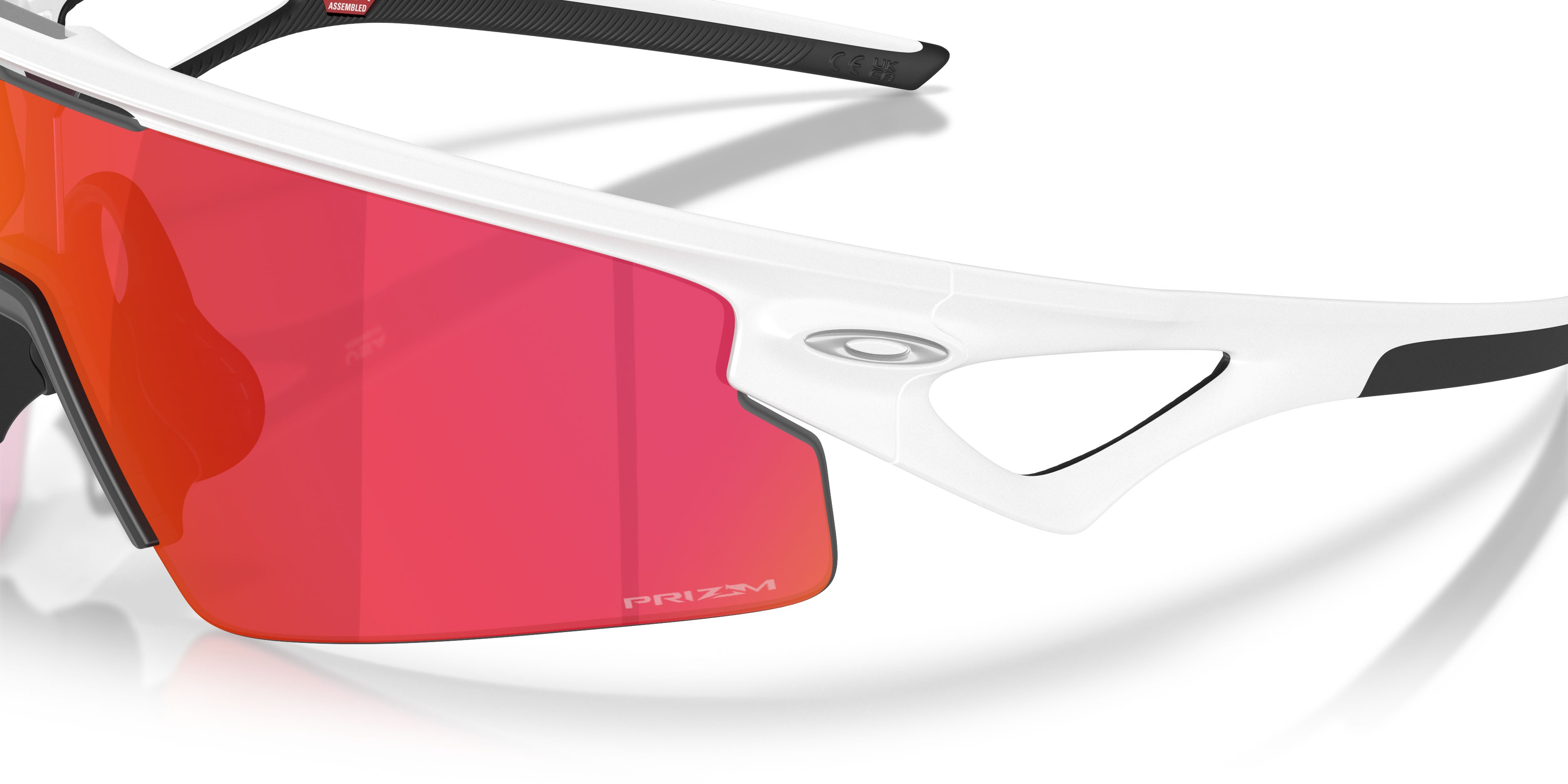Sonnenbrillen Oakley Sphaera Strike OO 9531 (953108) farbe bianco opaco form rechteckig gläser prizm field