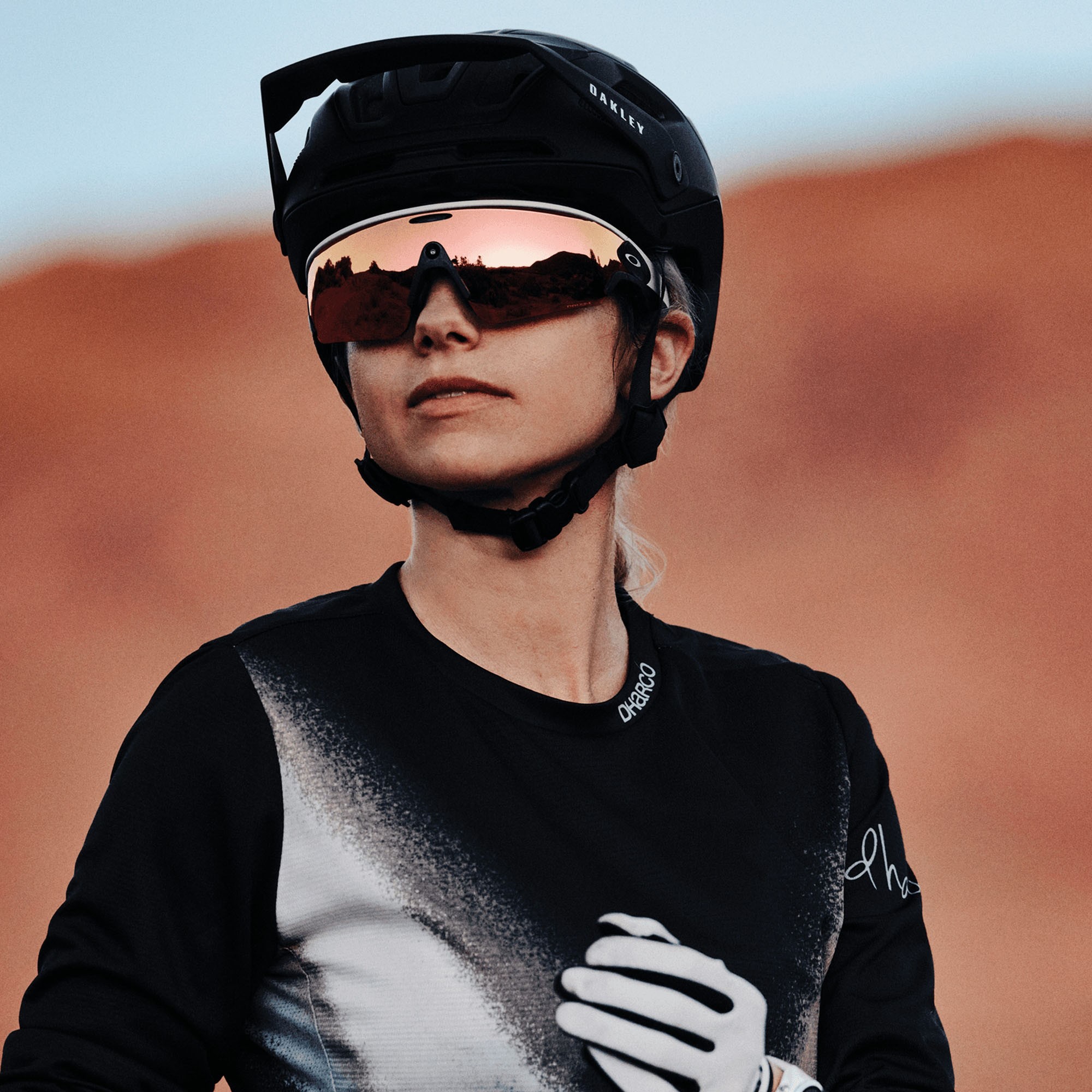 Sunglasses Oakley Meta AI Glasses Vanguard OW 8001 (800108) color bianco shape rectangle lenses prizm rose gold