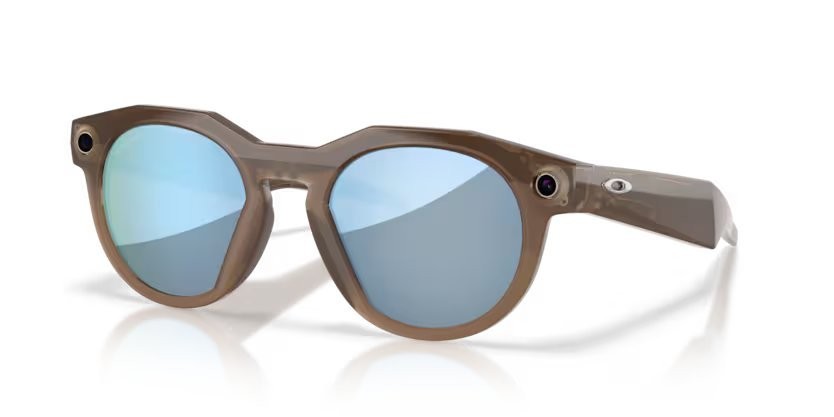 Occhiali da sole Oakley Meta AI Glasses HSTN OW 8002 (800206) colore marrone fumo forma rotondo lenti prizm deep water polarized