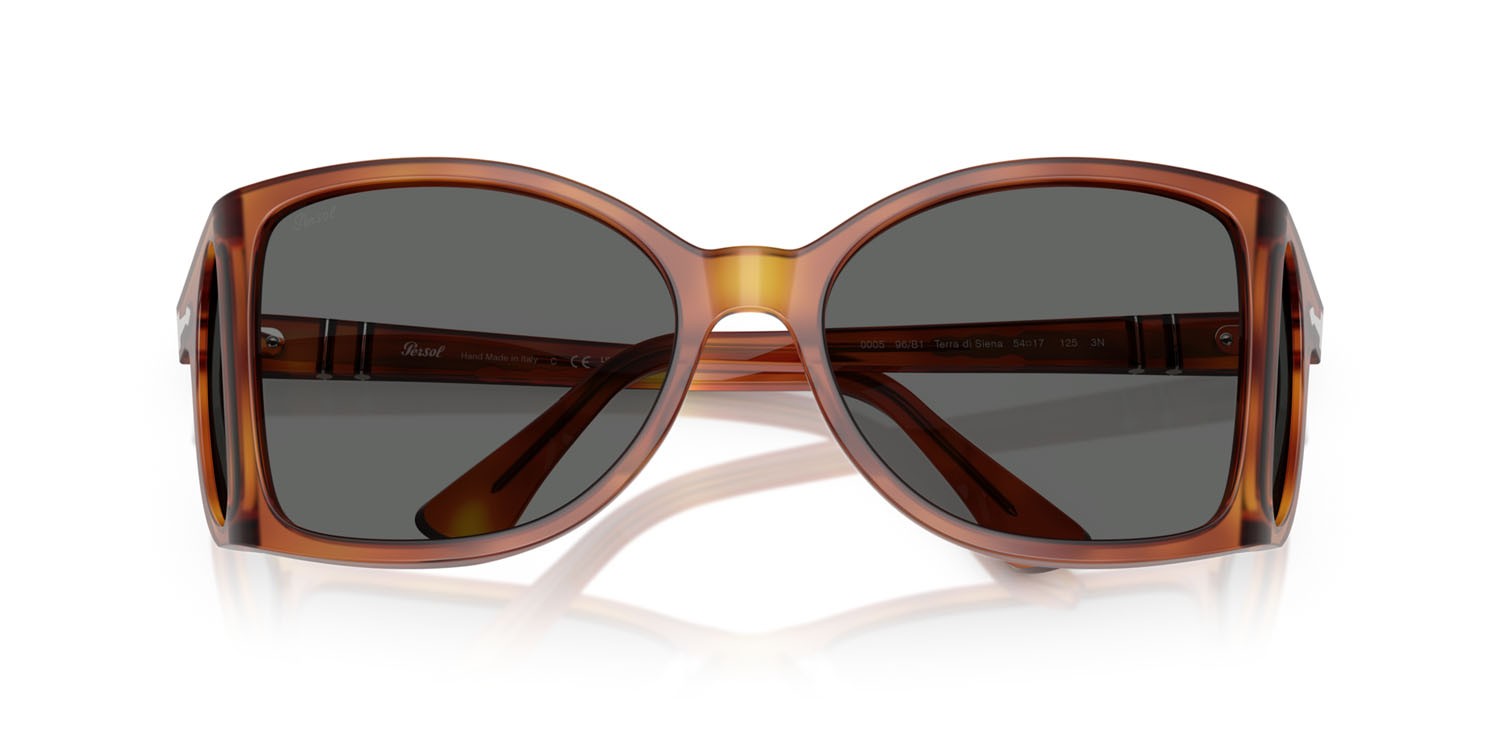 Occhiali da sole Persol PO 0005 (96/B1) colore terra di siena forma quadrato lenti grigio scuro