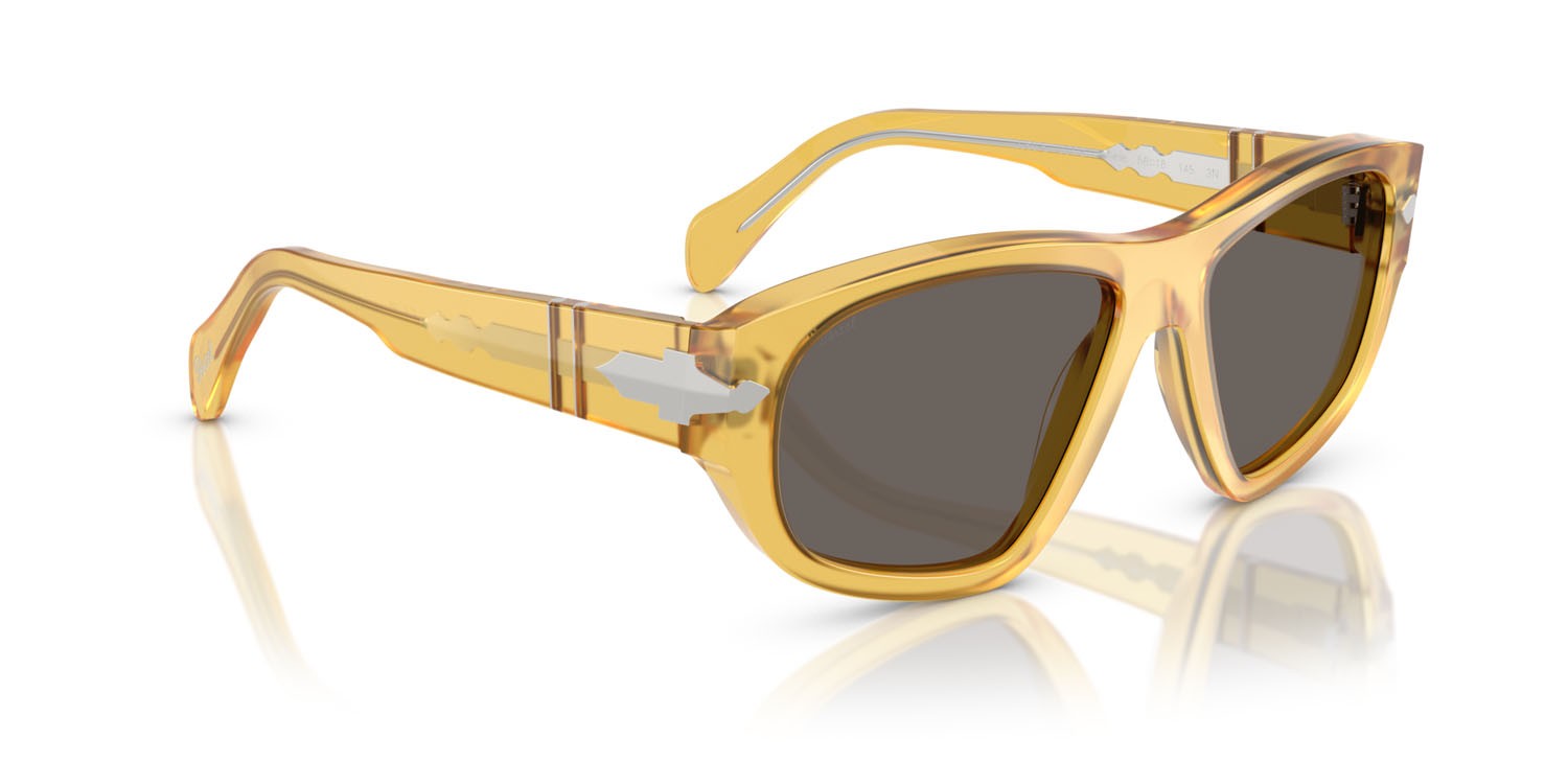 Occhiali da sole Persol PO 0050S (204/B1) colore miele forma irregolare lenti grigio scuro