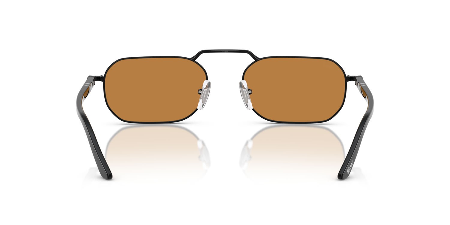 Occhiali da sole Persol PO 1020S (107853) colore nero semi-lucido forma rettangolare lenti giallo/marrone