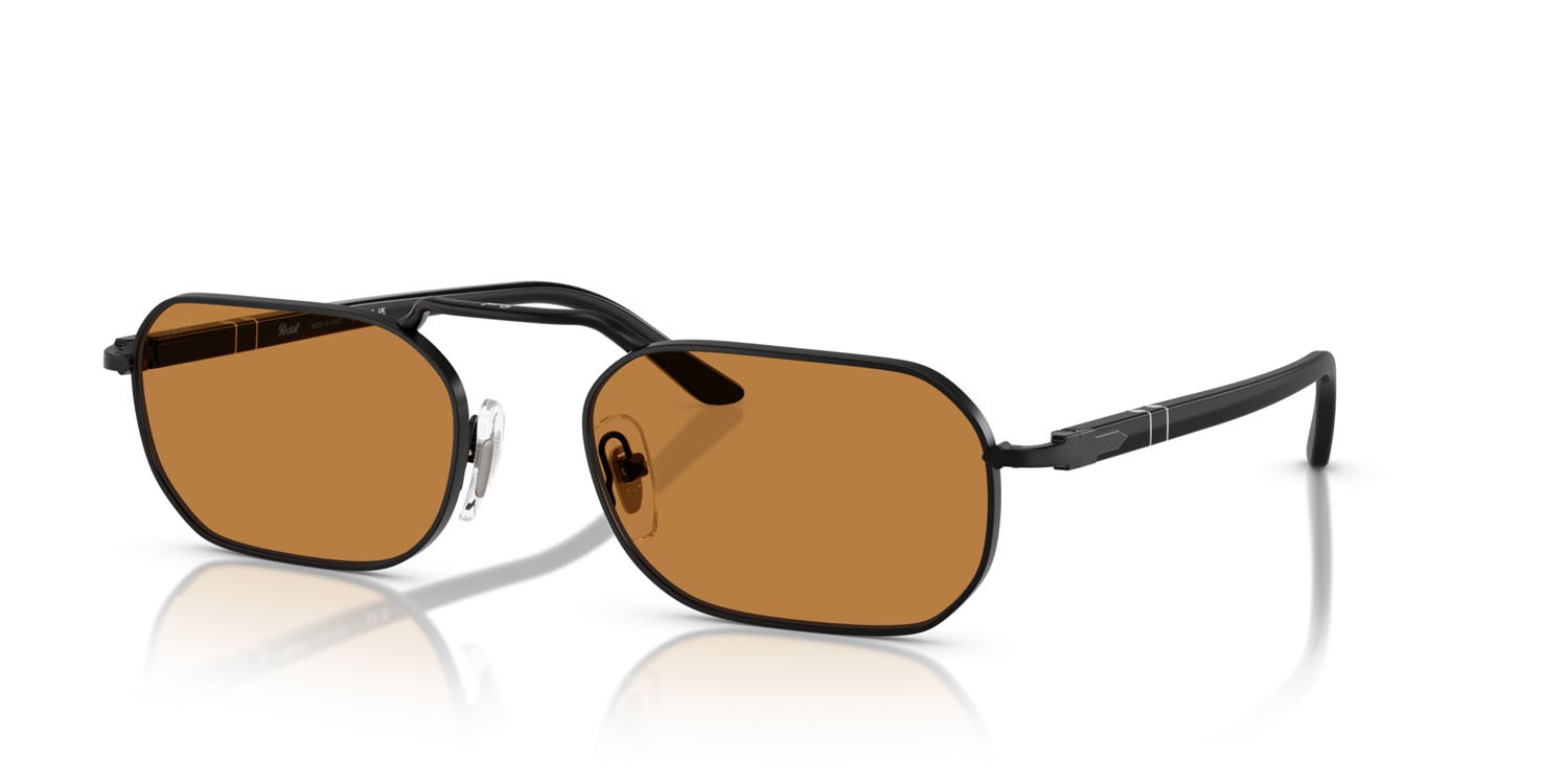 Occhiali da sole Persol PO 1020S (107853) colore nero semi-lucido forma rettangolare lenti giallo/marrone