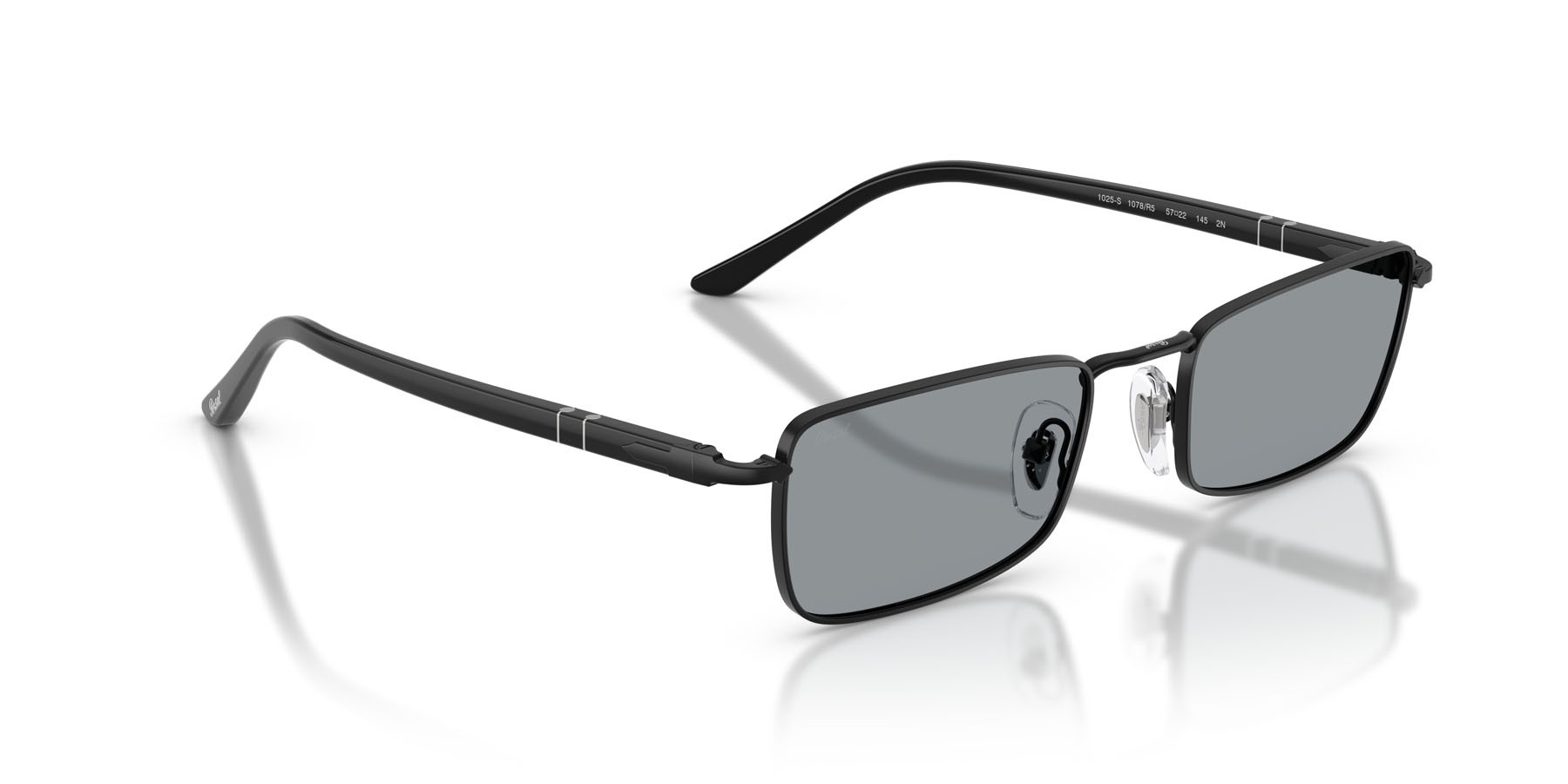 Occhiali da sole Persol PO 1025S (1078R5) colore nero forma rettangolare lenti grigio