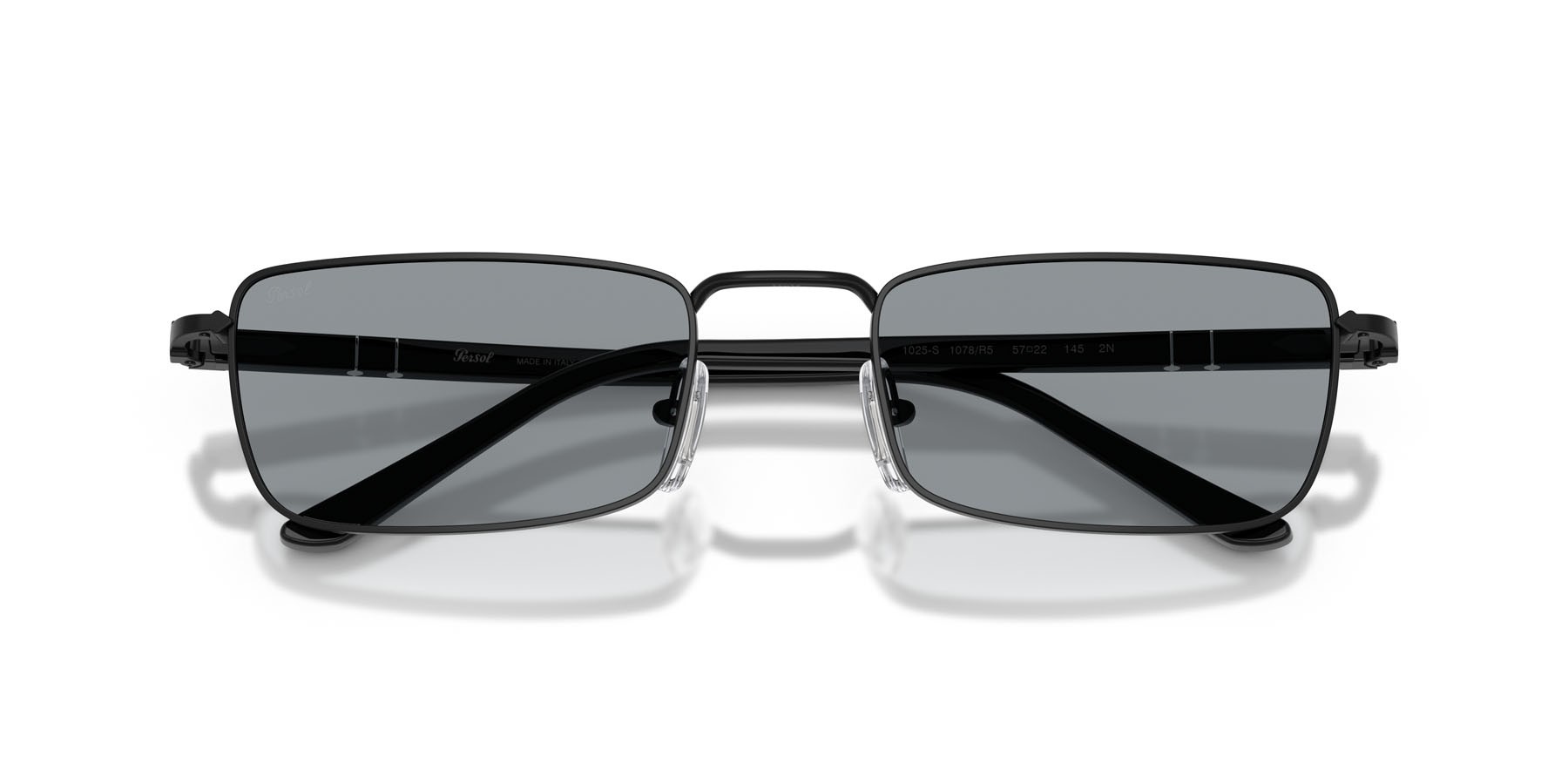 Occhiali da sole Persol PO 1025S (1078R5) colore nero forma rettangolare lenti grigio