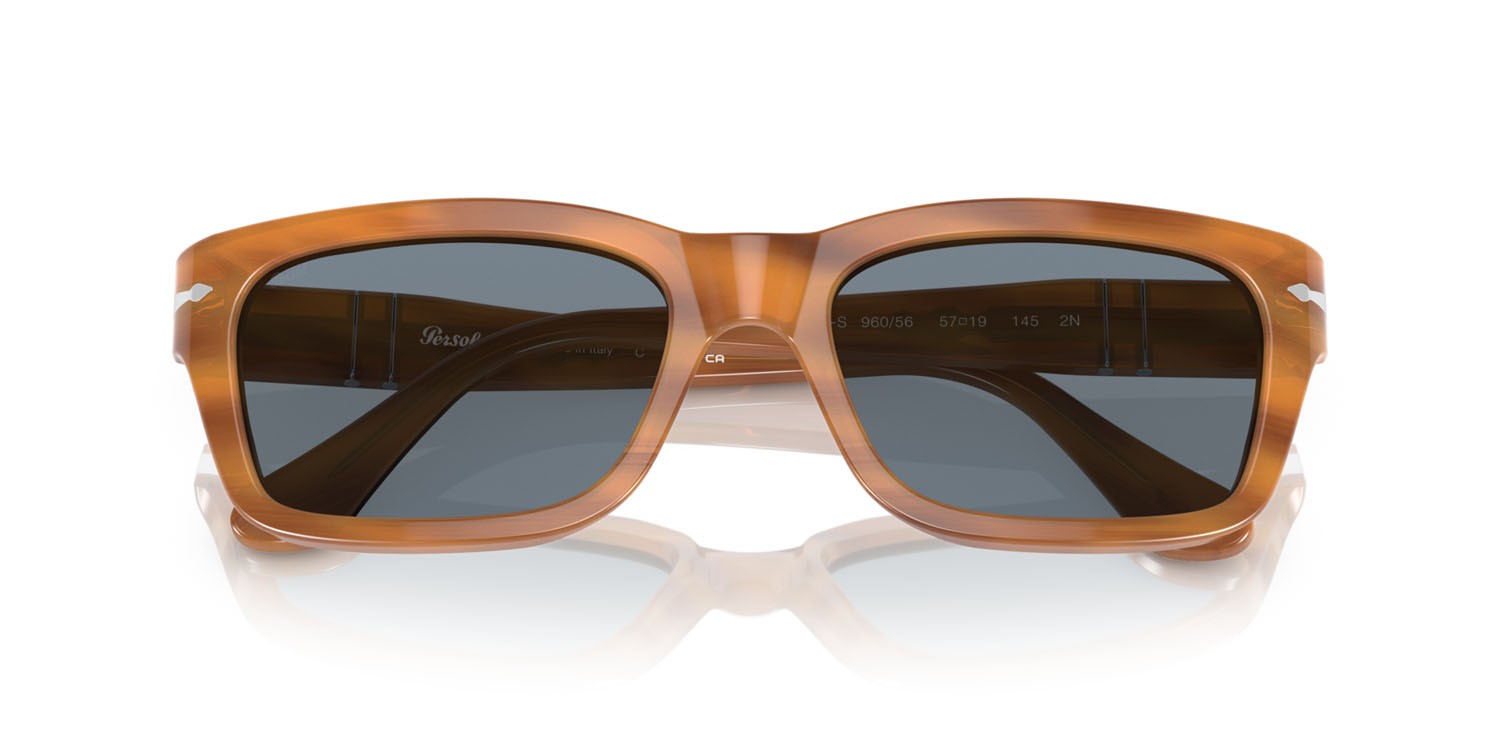 Occhiali da sole Persol PO 3301S (960/56) colore striato marrone forma rettangolare lenti blu
