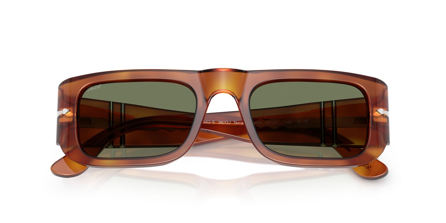 Occhiali da sole Persol PO 3362S (96/GJ) colore terra di siena forma quadrato lenti transitions 8 verde