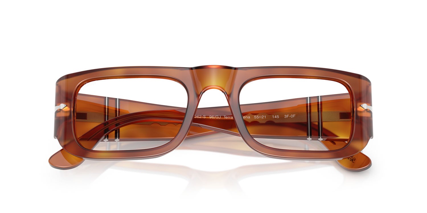 Occhiali da sole Persol PO 3362S (96/GJ) colore terra di siena forma quadrato lenti transitions 8 verde