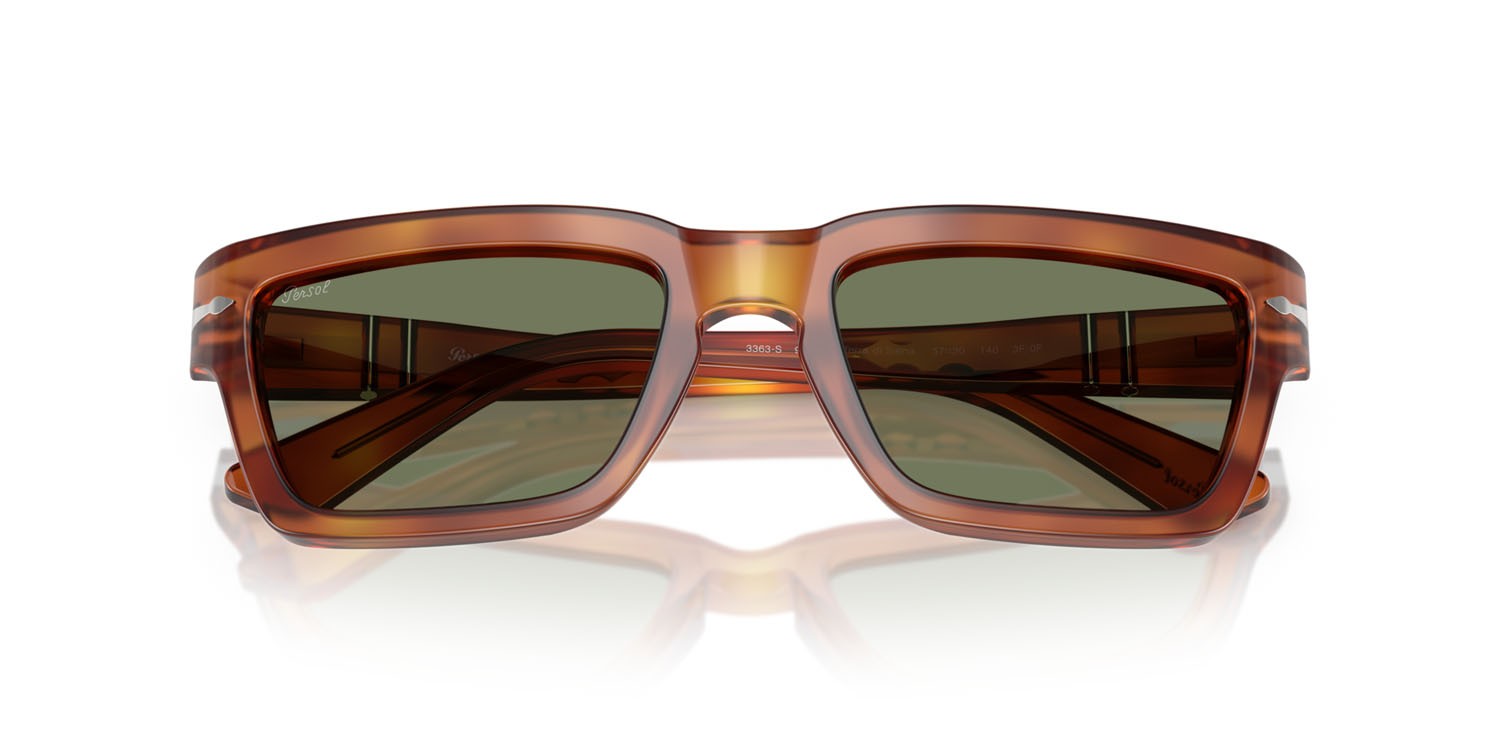 Occhiali da sole Persol PO 3363S (96/GJ) colore terra di siena forma rettangolare lenti transitions 8 verde