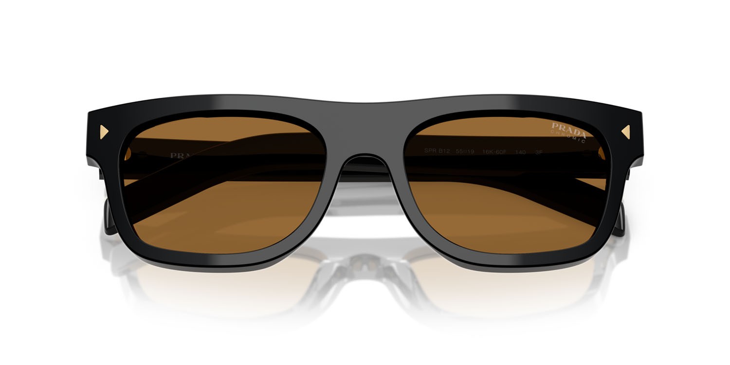 Occhiali da sole Prada PR B12S (16K60F) colore nero forma quadrato lenti fotocromatica marrone