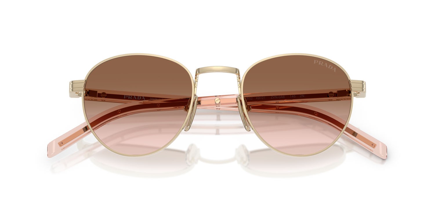 Occhiali da sole Prada PR B52S (ZVN0A6) colore oro pallido forma pantos lenti marrone sfumato
