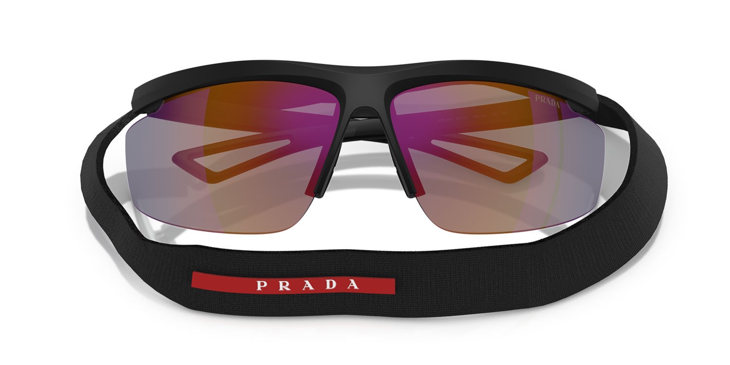 Occhiali da sole Prada Linea Rossa PS A02S (1BO10J) colore nero opaco forma quadrato lenti blu scuro specchiata viola