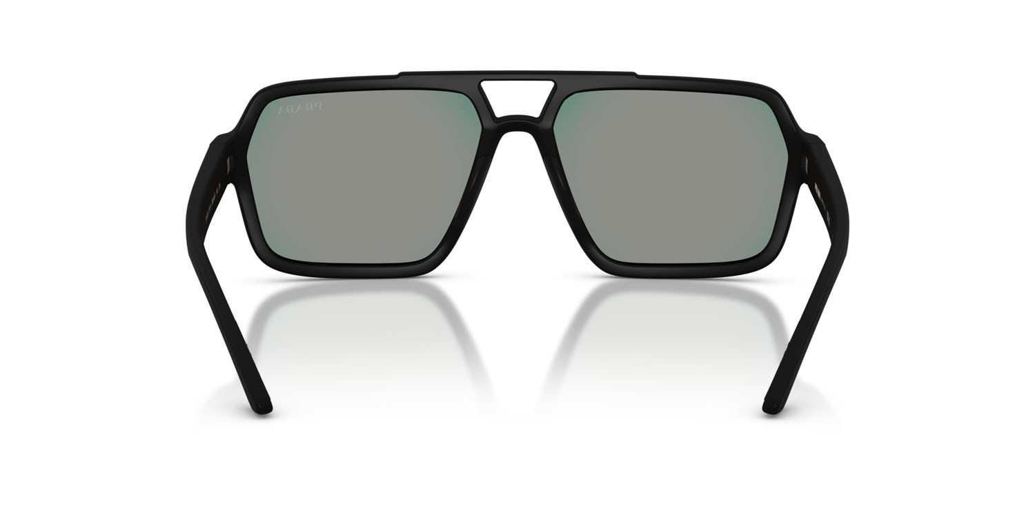 Occhiali da sole Prada Linea Rossa PS A06S (DG008F) colore nero effetto gommato forma aviator lenti grigio scuro specchiato blu/rosso