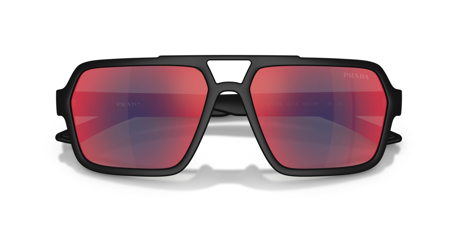 Occhiali da sole Prada Linea Rossa PS A06S (DG008F) colore nero effetto gommato forma aviator lenti grigio scuro specchiato blu/rosso