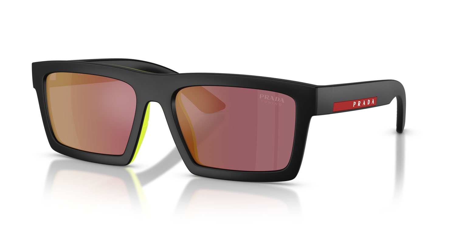Occhiali da sole Prada Linea Rossa PS A07S (1BO10A) colore nero opaco forma rettangolare lenti grigio scuro a specchio rosso