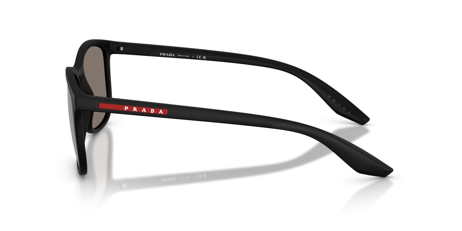 Occhiali da sole Prada Linea Rossa PS A08S (1BO2B0) colore nero opaco forma quadrato lenti grigio chiaro specchiato argento